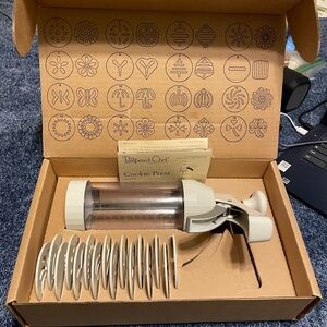 The Pampered Chef Cookie Press - Tan and Black